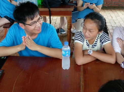 志愿者耐心讲解